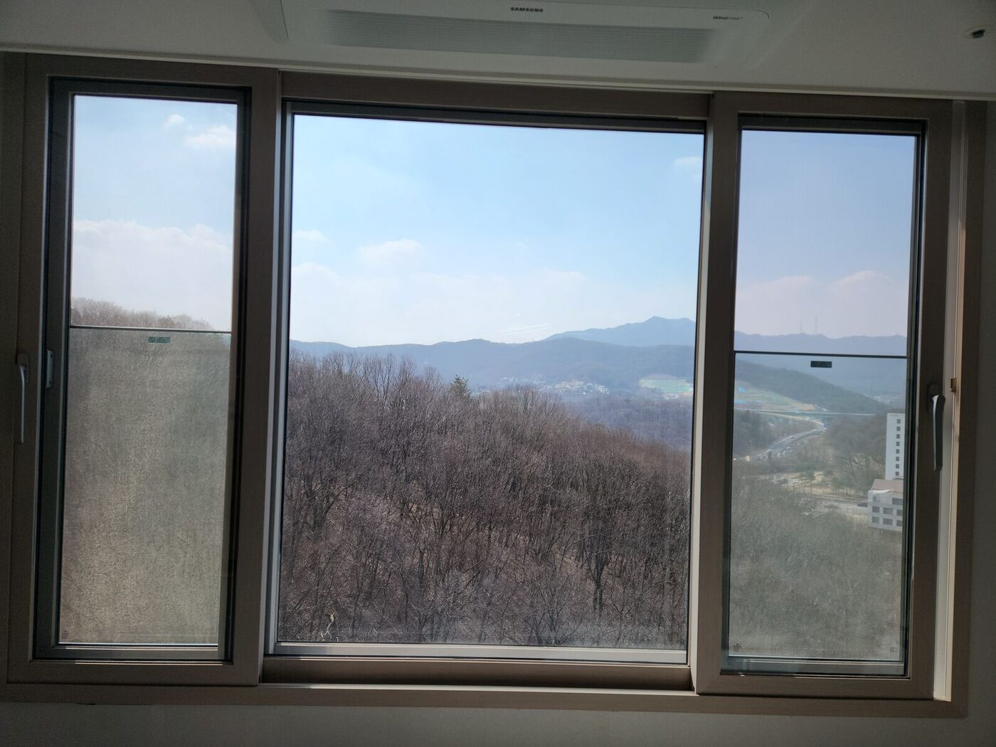 고층 유리창 (산·숲 뷰) 시공 후
